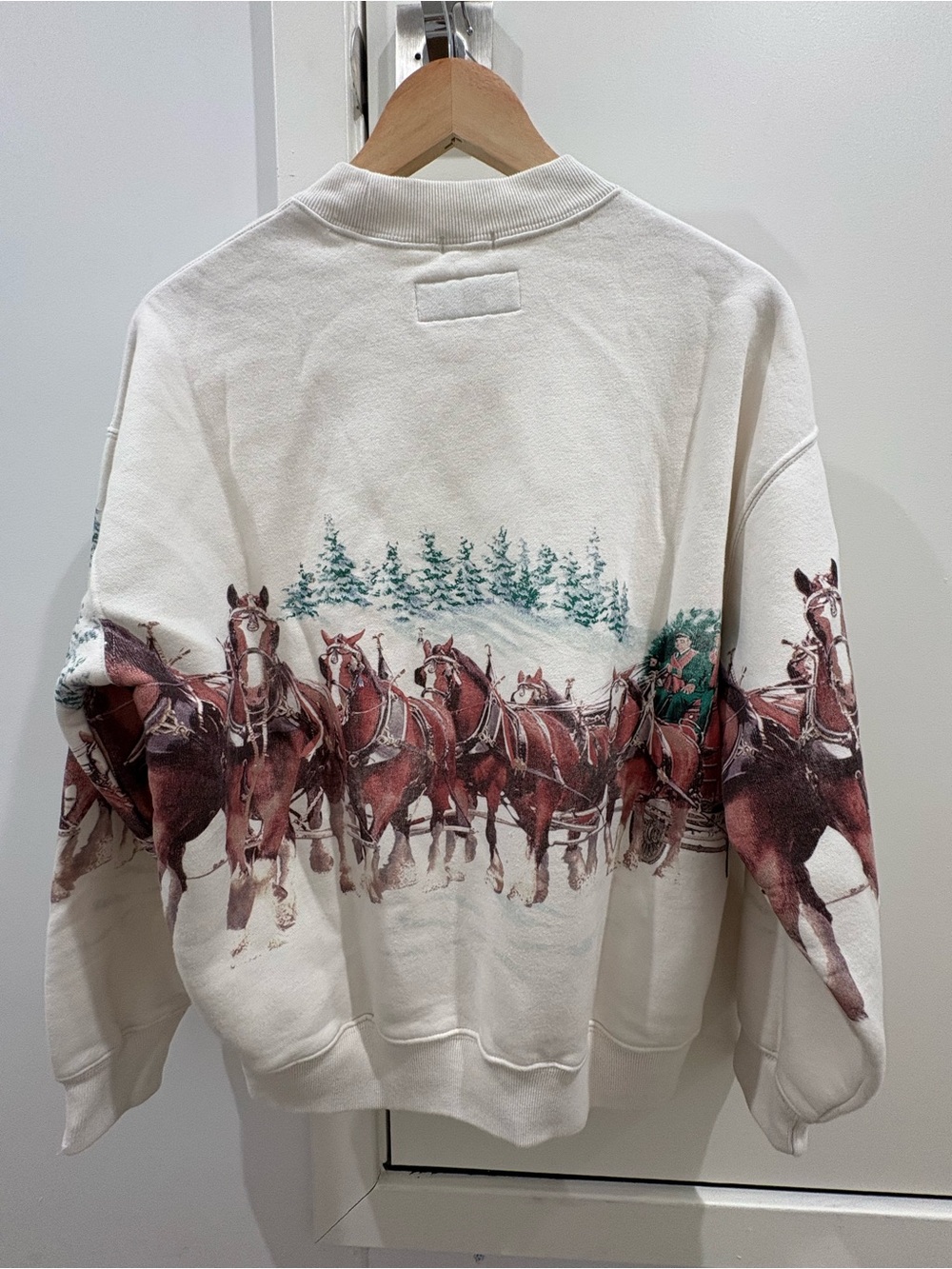 Abercrombie & Fitch Cream Graphic Crewneck with Horse Carriage Print - Picture 7 of 7
